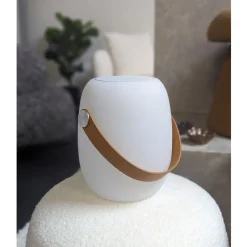 Ladattava pöytävalaisin House Nordic Cardiff, Bluetooth-kaiuttimella, ø18cm, sisä- ja ulkokäyttöön, valkoinen/ruskea
