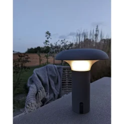 Ladattava pöytävalaisin House Nordic Ramsey, ø17cm, sisä- ja ulkokäyttöön, harmaa