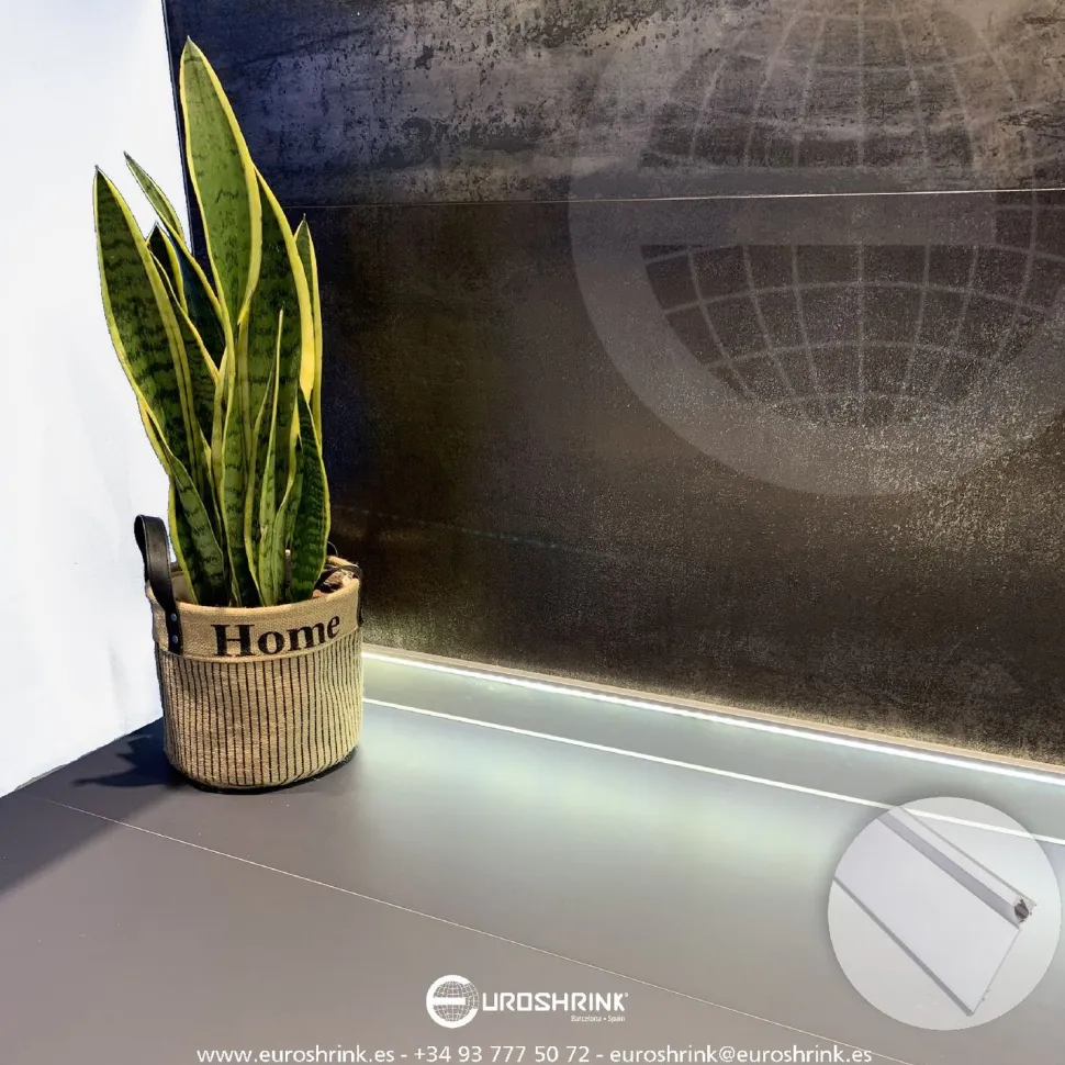 LED-jalkalista Euroshrink 320A, alumiini, 80mm x 2.5m, mattahopea