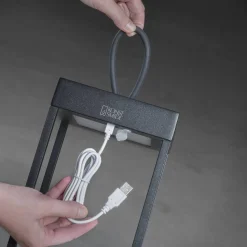 LED-lyhtyvalaisin Konstsmide Ravello 50cm ladattava musta