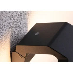 LED-ulkoseinävalaisin liiketunnistimella Paulmann Zenera, IP44, 2200-3000K, korroosionkestävä, antrasiitti