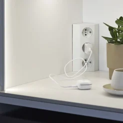 LED-valaisinsetti aamiaiskaappiin Limente ovitunnistin virtalähde pistorasia 2m 3000K IP20 24V alumiini