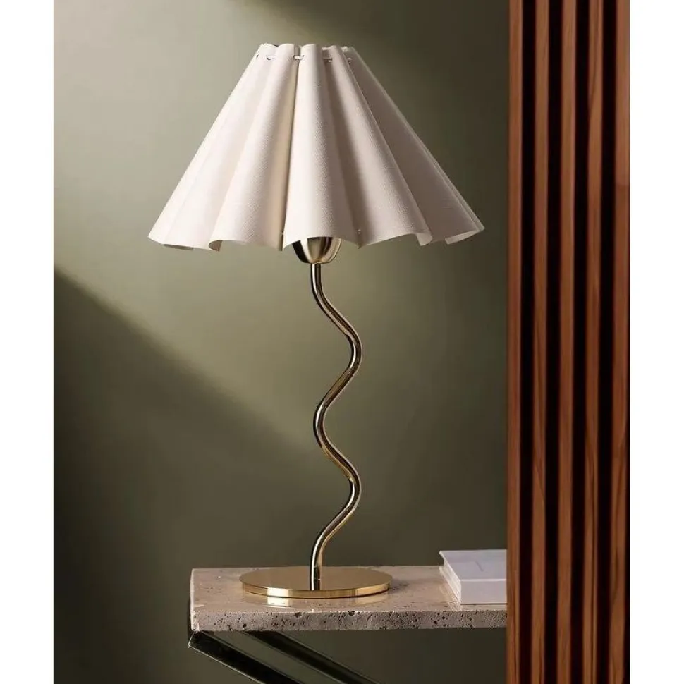 Pöytävalaisin Linento Lighting Anne, E27, max. 40W, IP20, kulta