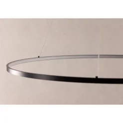 Riippuvalaisin Vind Rödäng x Josefin Lustig, ø100cm, musta