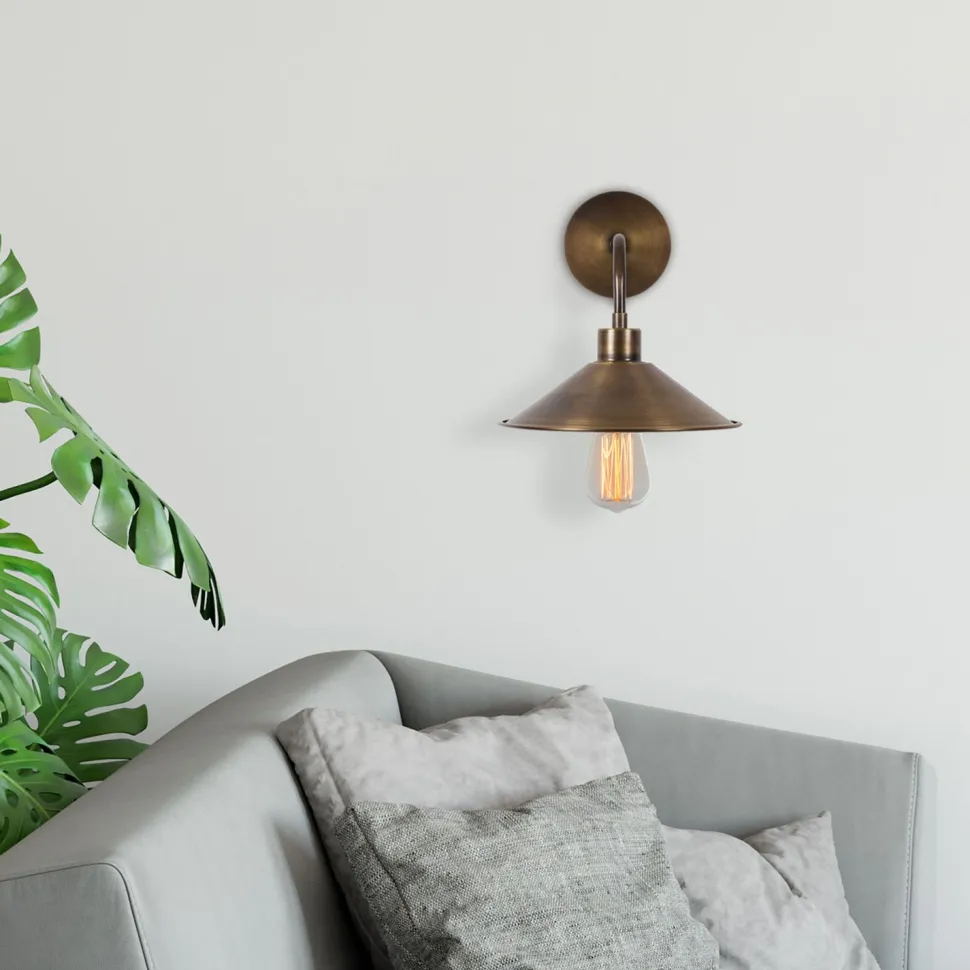 Seinävalaisin Linento Lighting Berceste, messinki, Ø24cm