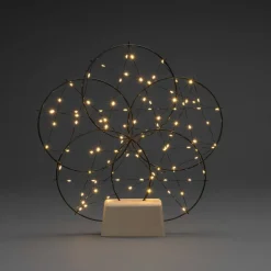 Unisieppari Konstsmide, 100 x LED, Ø40cm, puujalusta