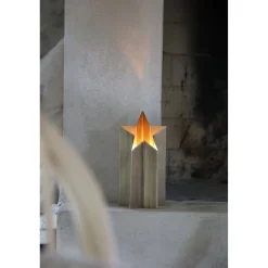 Valokoriste pöydälle Markslöjd Asteri, eri kokoja ja värejä